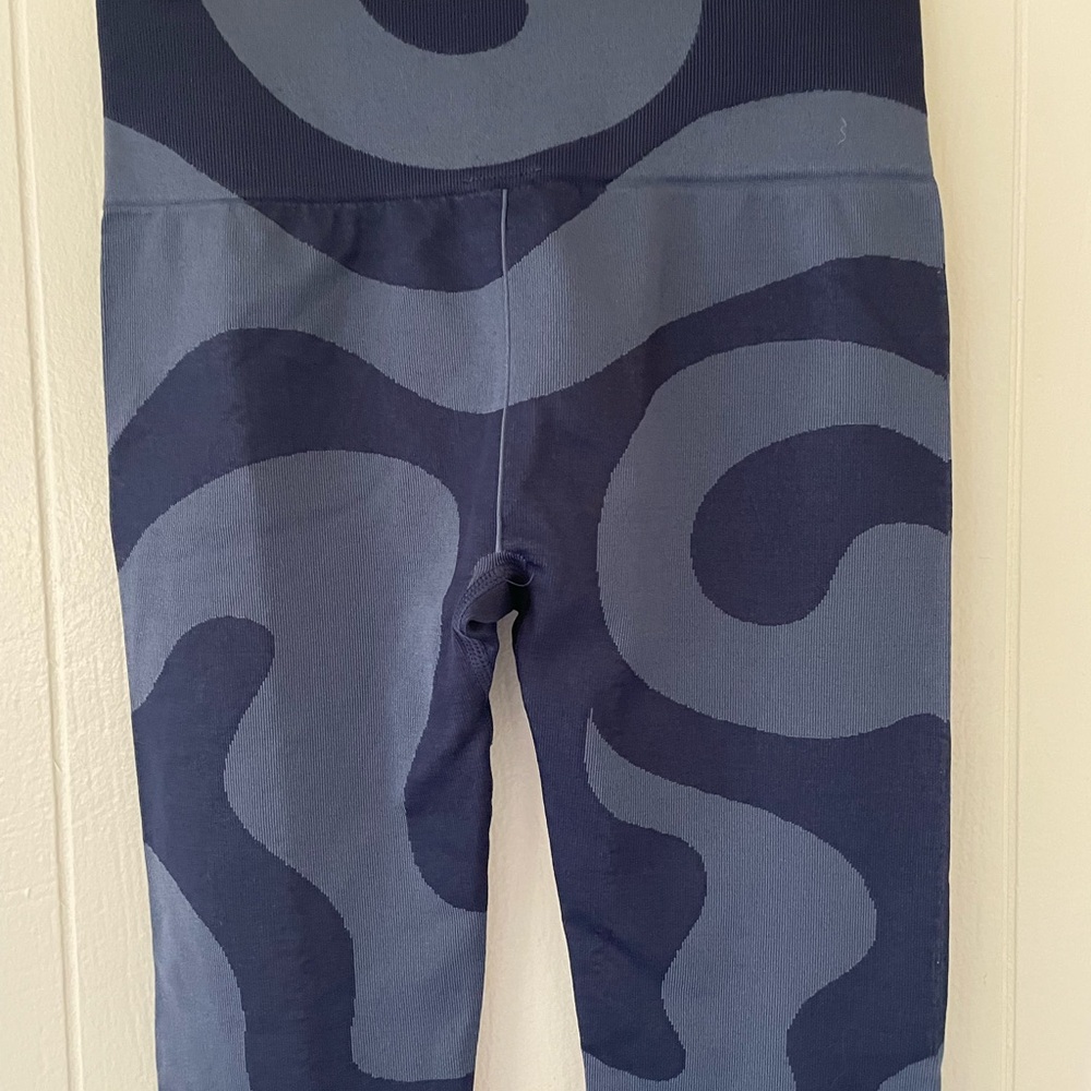 Fabletics Seamless Fusion Compression Leggings, B… - image 3